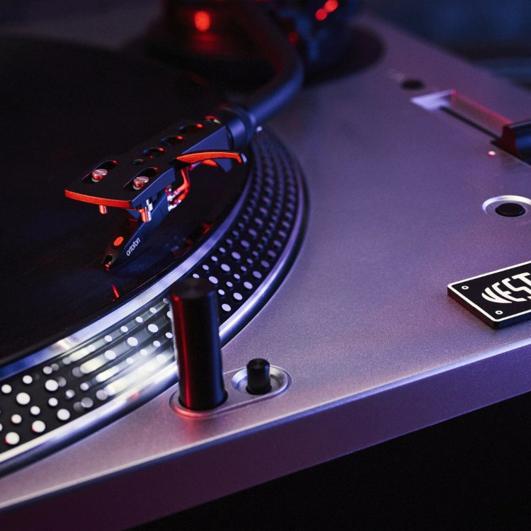 Vestlyd PRO T1 Turntable - Silver Vestlyd PRO T1 Turntable - Silver