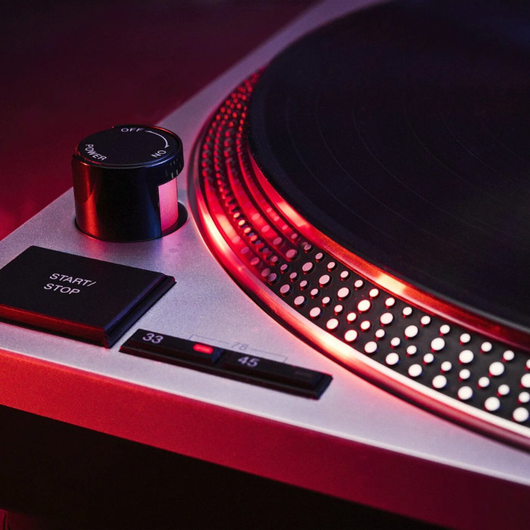 Vestlyd PRO T1 Turntable - Silver Vestlyd PRO T1 Turntable - Silver